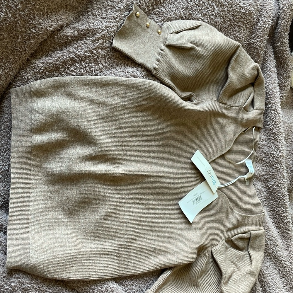 Puff sleeved sweater